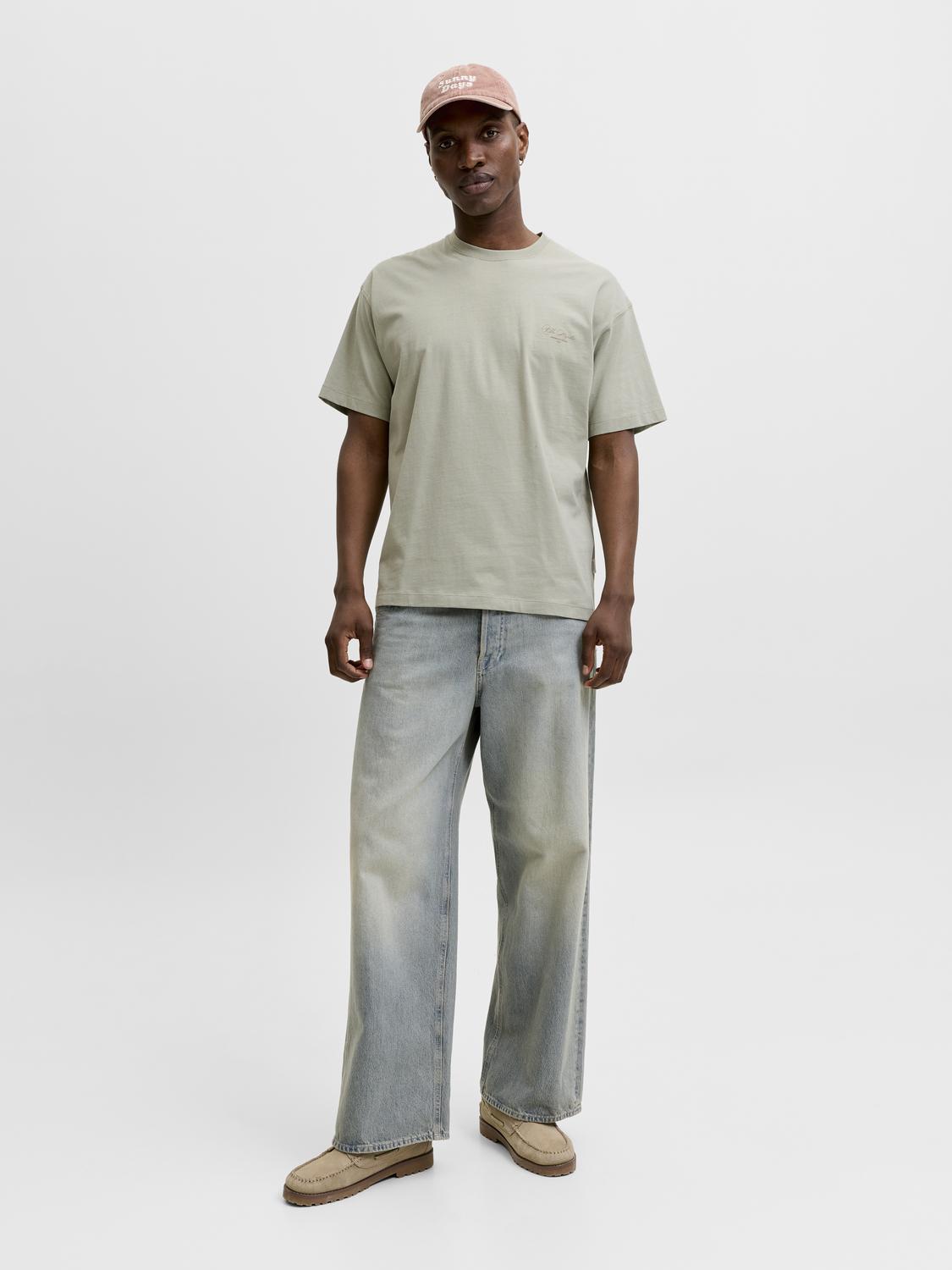 model_shot-front_full